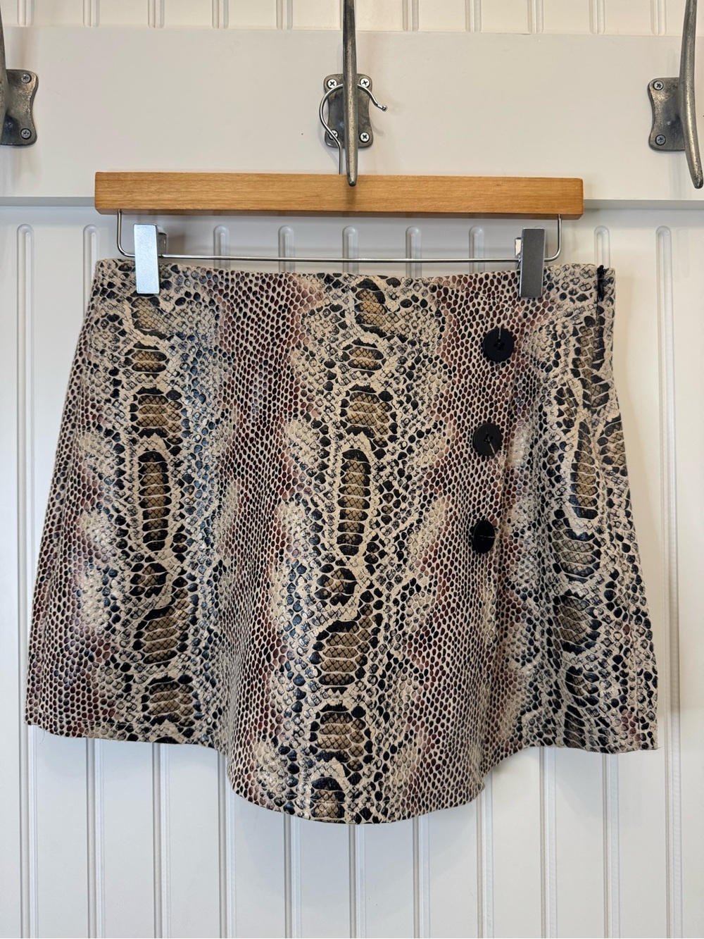 Haute Monde Late 90’s/ Y2K Snake-Print Skater Skort W/ Black Buttons Streetwear
